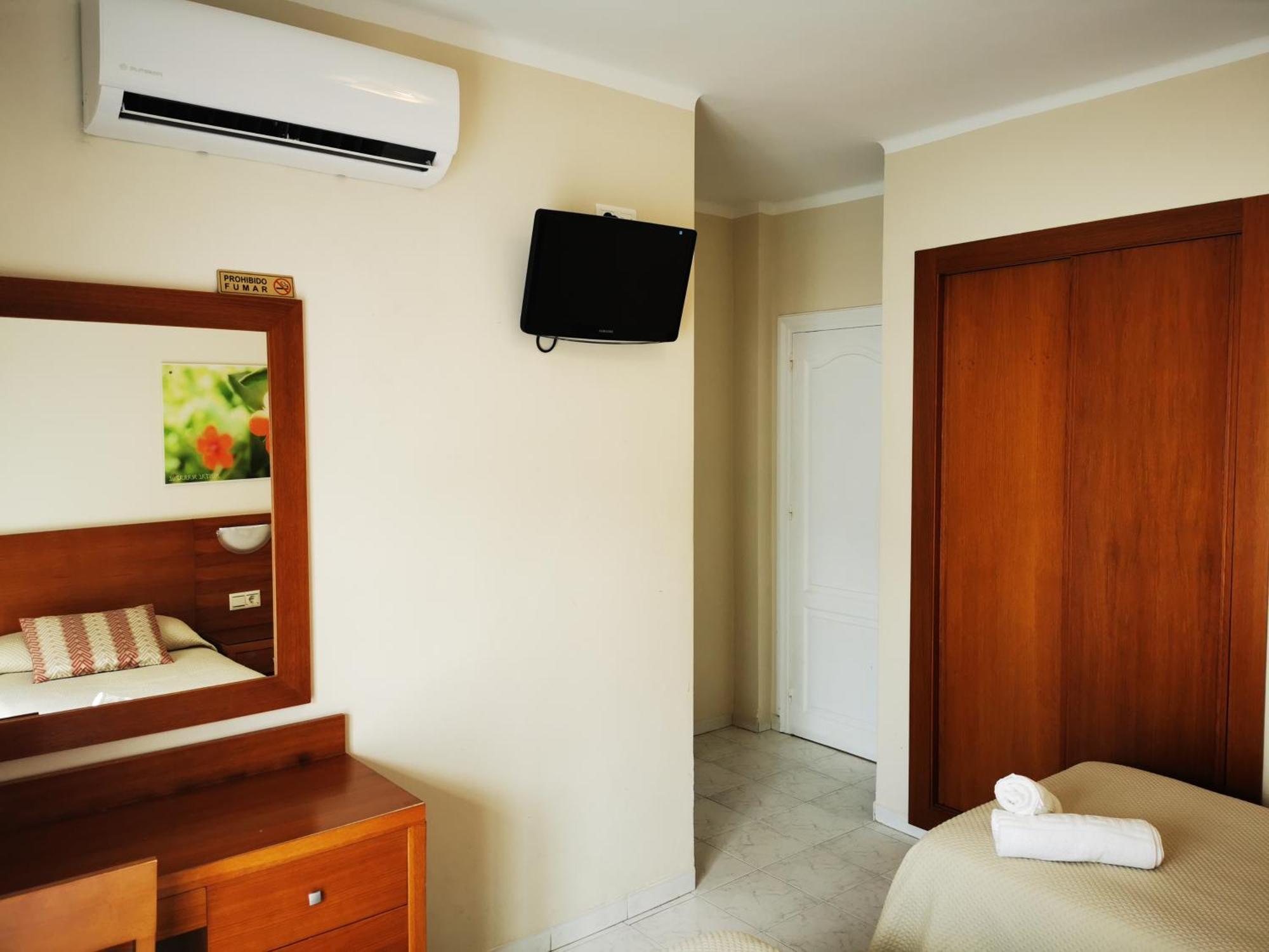 Hostal Marazul 内尔哈 外观 照片